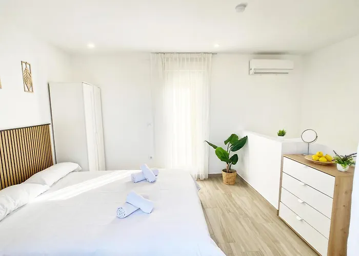 Spanish Connection - Miradores Del Puerto 라망가델마르메노